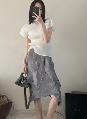 TVTV 慵懒艺术家～褶皱牙签细褶短袖不规则钻石褶灰色半裙