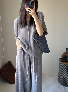 TVTV 老钱风遛狗套装～褶皱鱼鳞褶灰色运动宽松短袖束口长裤