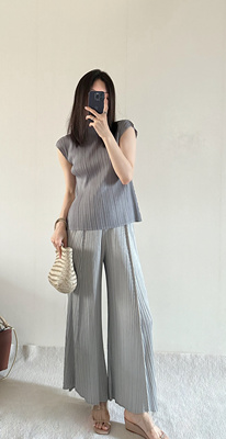 TVTV 格雷系～褶皱万年款式浅灰小飞袖背心阔腿长裤套装