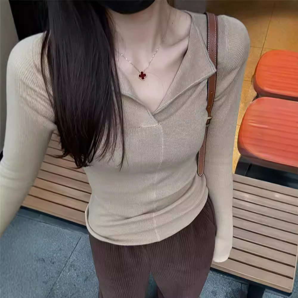 妖溜叭叭～哆迷啦 纯色V领长袖打底衫显瘦毛衣针织衫微喇叭袖上衣