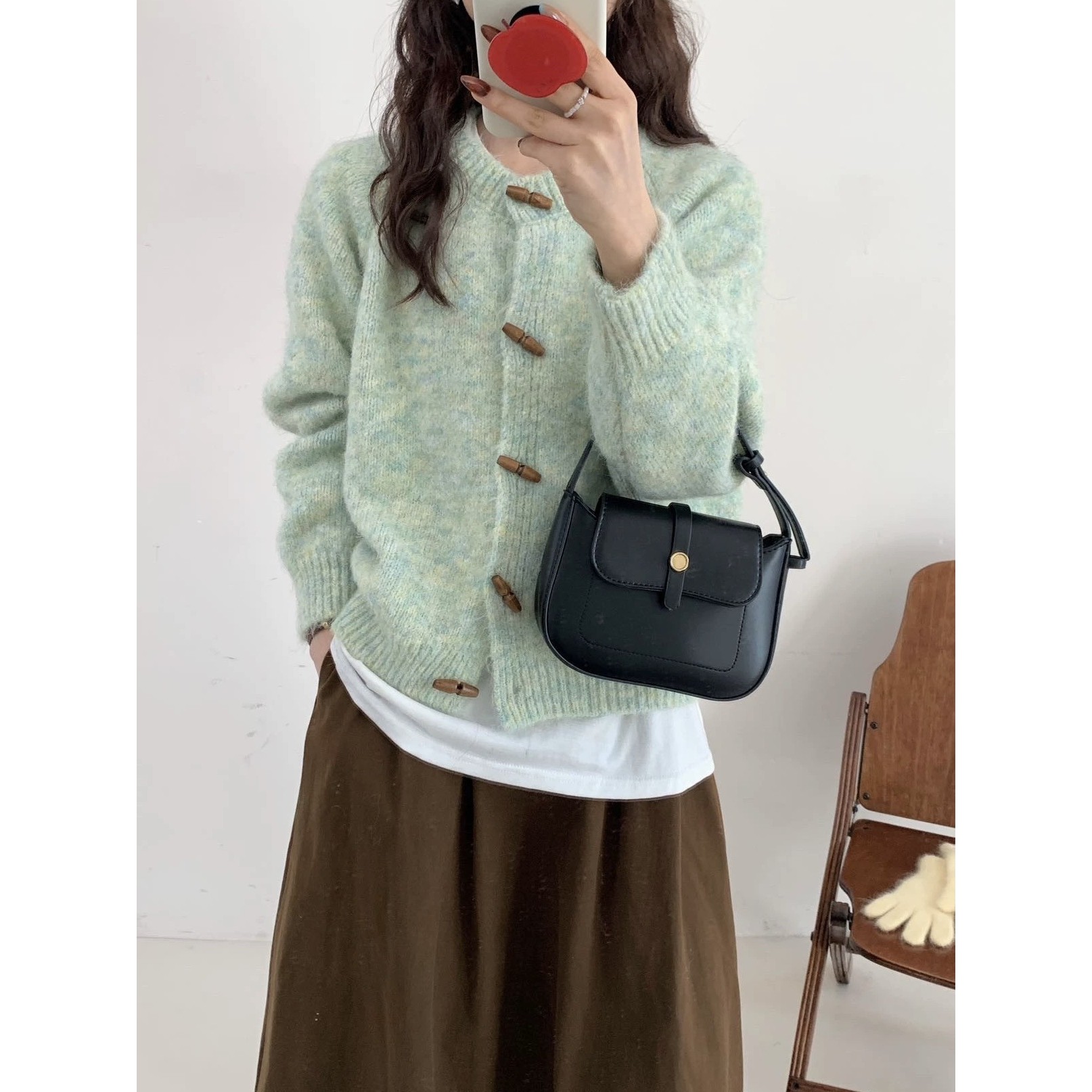 阿诗蜜学院风牛角扣软糯舒适韩系宽松慵懒风毛衣外套针织开衫女图片