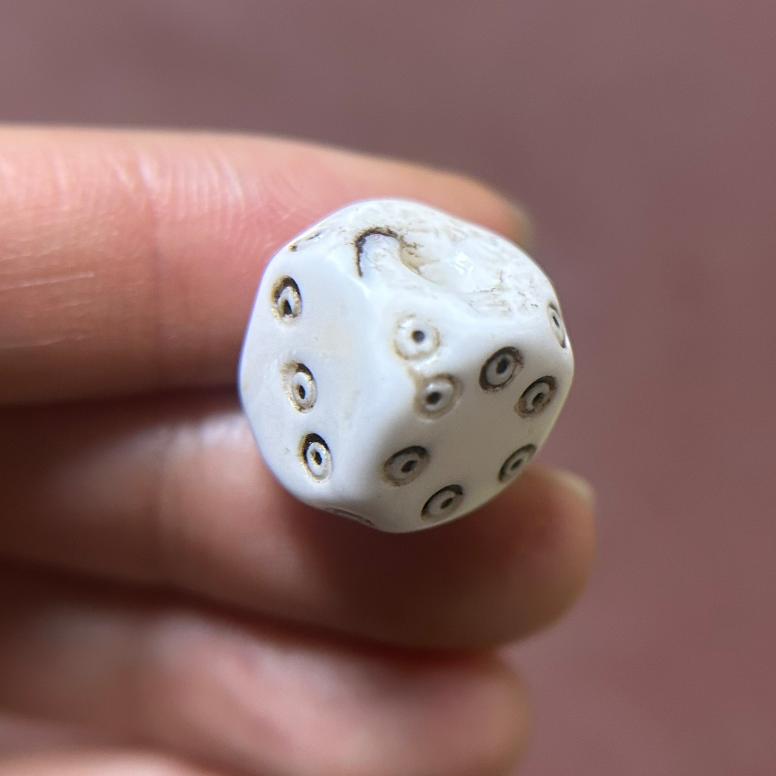 13mm咒点法螺白色骰子藏传吉祥天母车八棱珠子海螺白贝壳手工雕刻