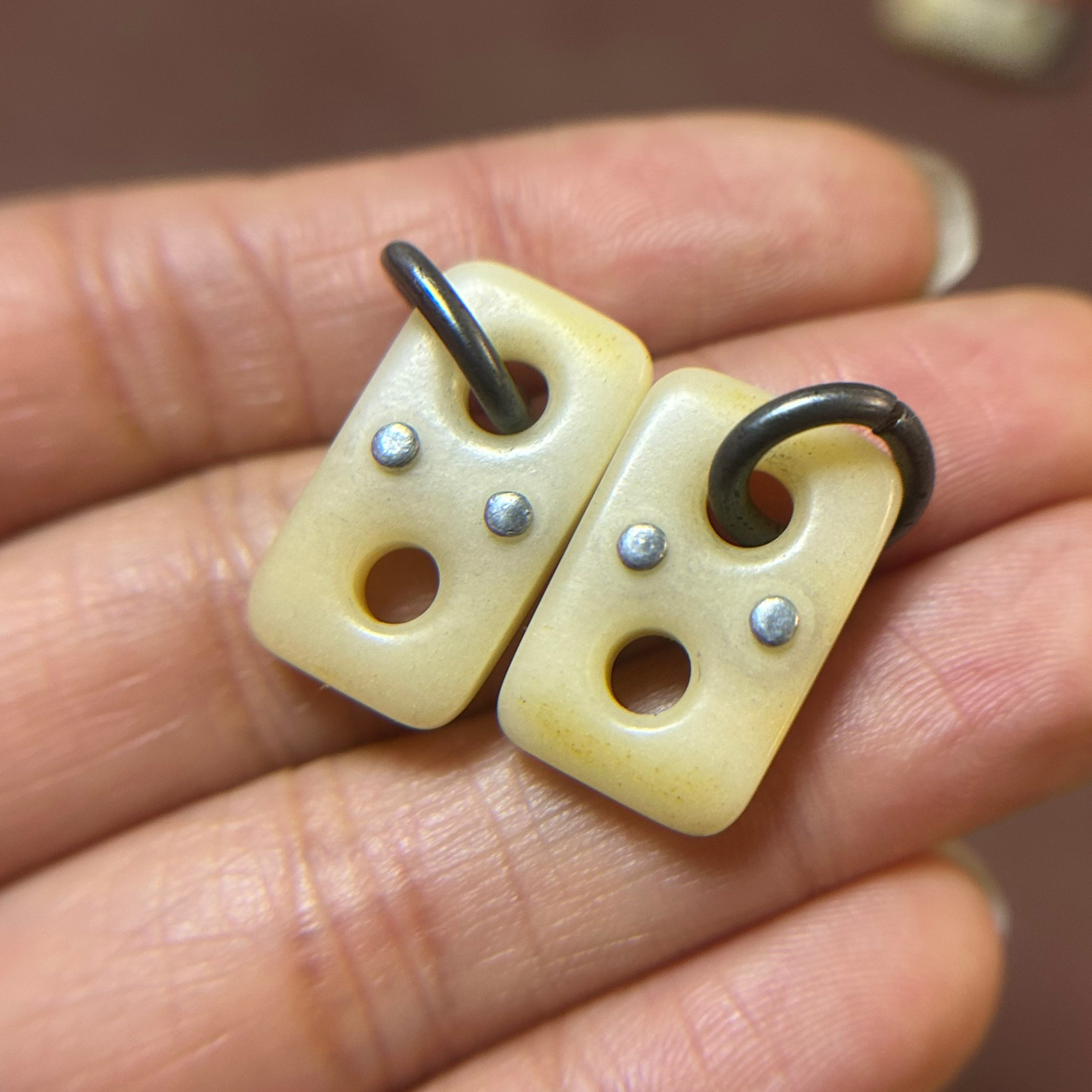 西藏传驼骨二饼单面焗铜钉八字环挂环文玩侧挂配饰牦牛骨手工雕刻