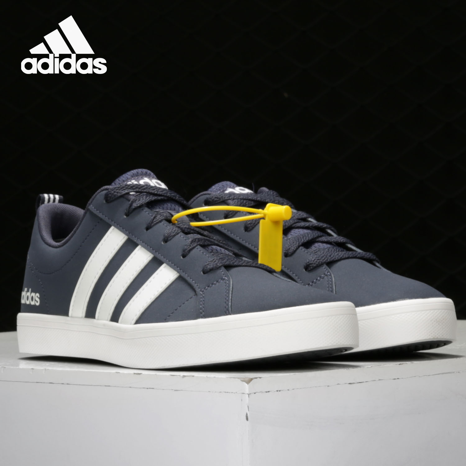 阿迪达斯男女三条纹休闲板鞋