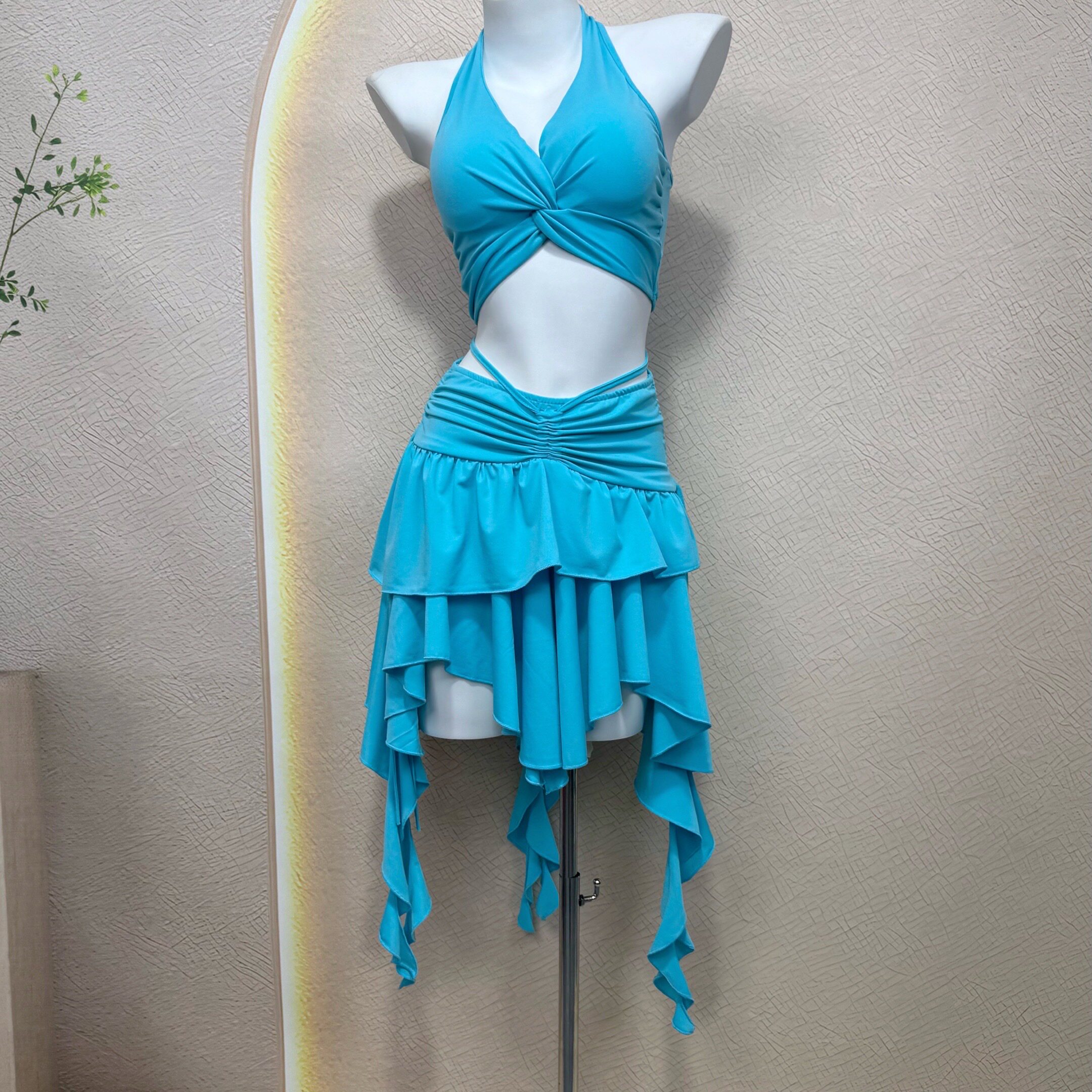 蝶迷舞肚皮舞练习服女鼓舞性感挂脖上衣不规则显瘦短裙东方舞套装
