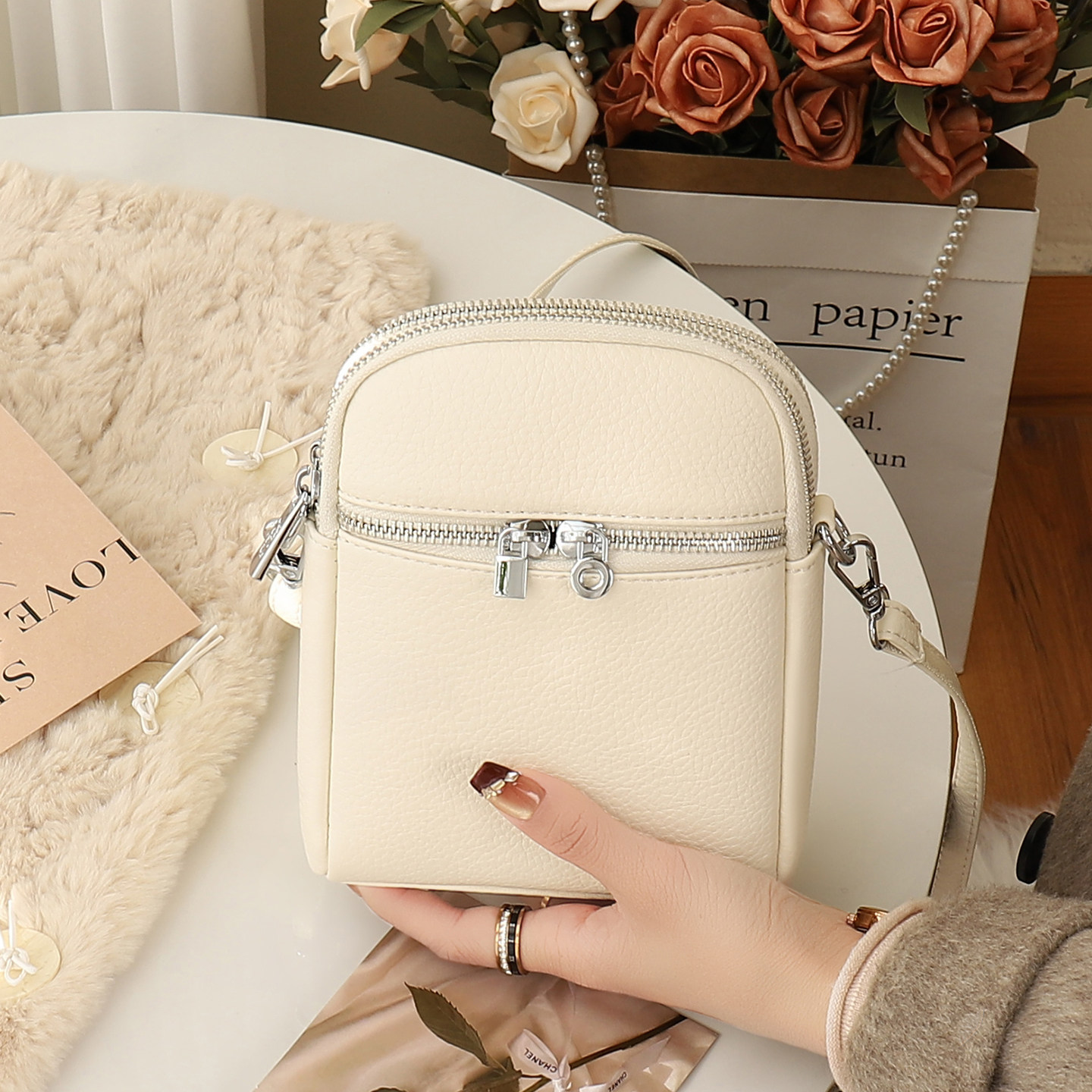 手机小挎包2026新款大容量软皮超火斜挎包简约轻便手机袋单肩包