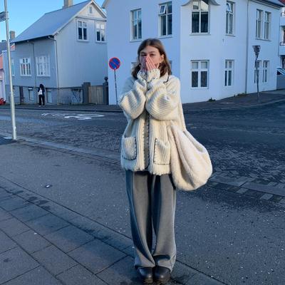 果核宇宙手工撞色一字绣羊毛开衫