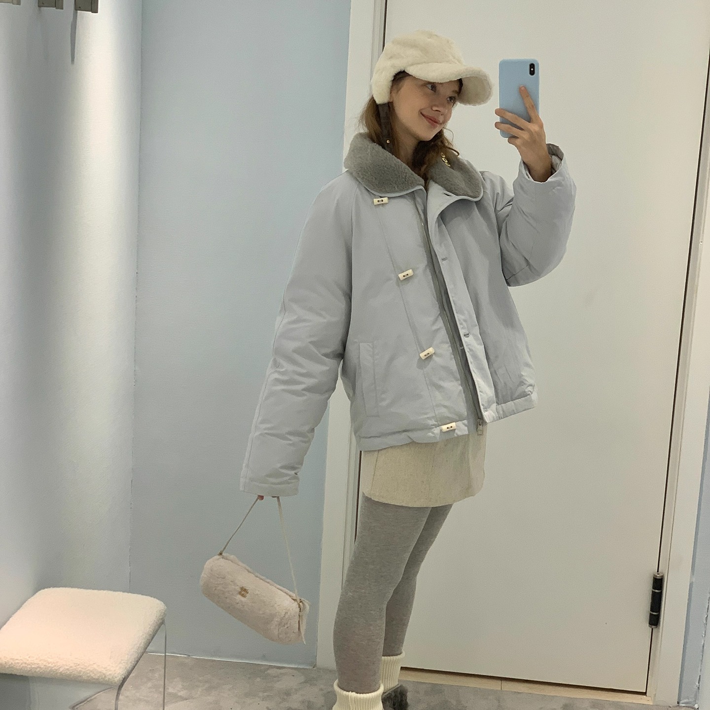 果核宇宙毛翻领牛角扣羽绒服