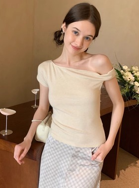 KERNEL COSMOS 不对称肩扭结设计感气质短袖修身上衣