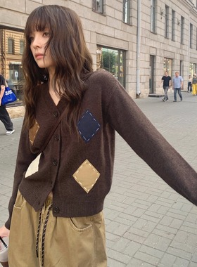 KERNEL COSMOS布里斯托艺术 秋日慵懒绵羊毛撞色菱格贴布毛衣开衫