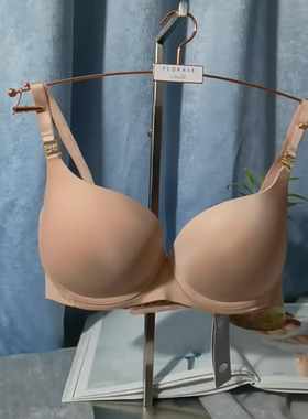 安莉芳小胸厚杯光面文胸无痕U比上托聚拢女士内衣EB00474