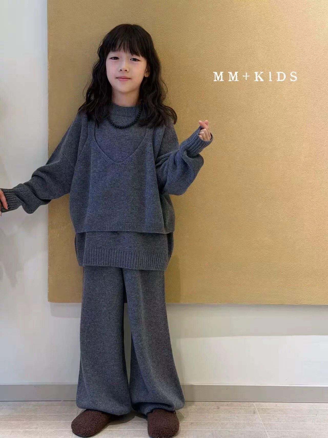 年货套装冬装新款女童灰色圆领含羊毛毛衣马甲裤子三件套套装