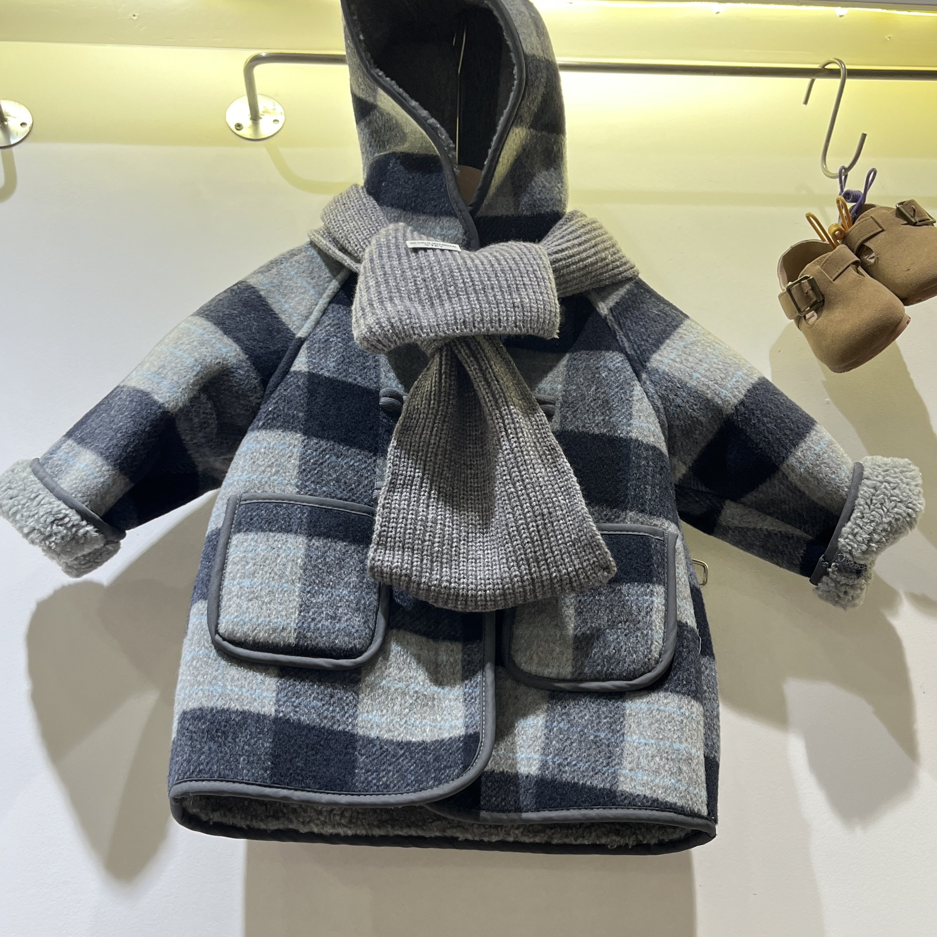 小童装实体男童女童藏蓝色格子连帽加绒加厚毛呢大衣格子呢子外套