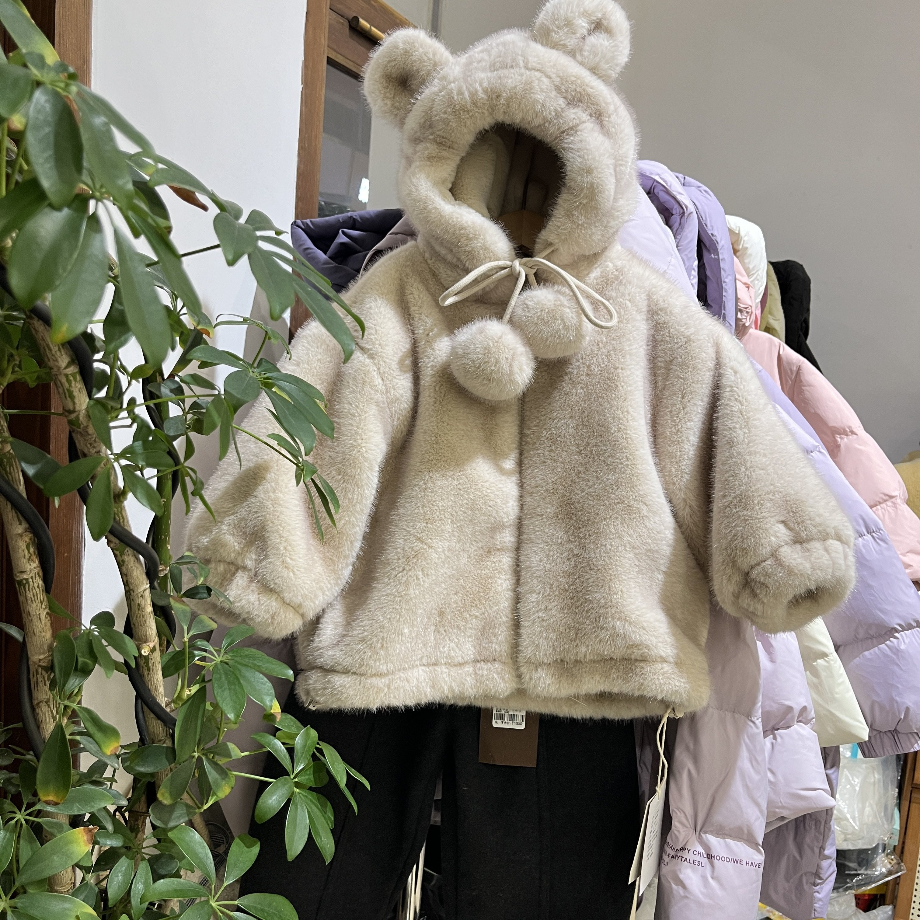 小童童装冬装男童女童米色连帽仿水貂毛毛球加棉加厚外套洋气皮草