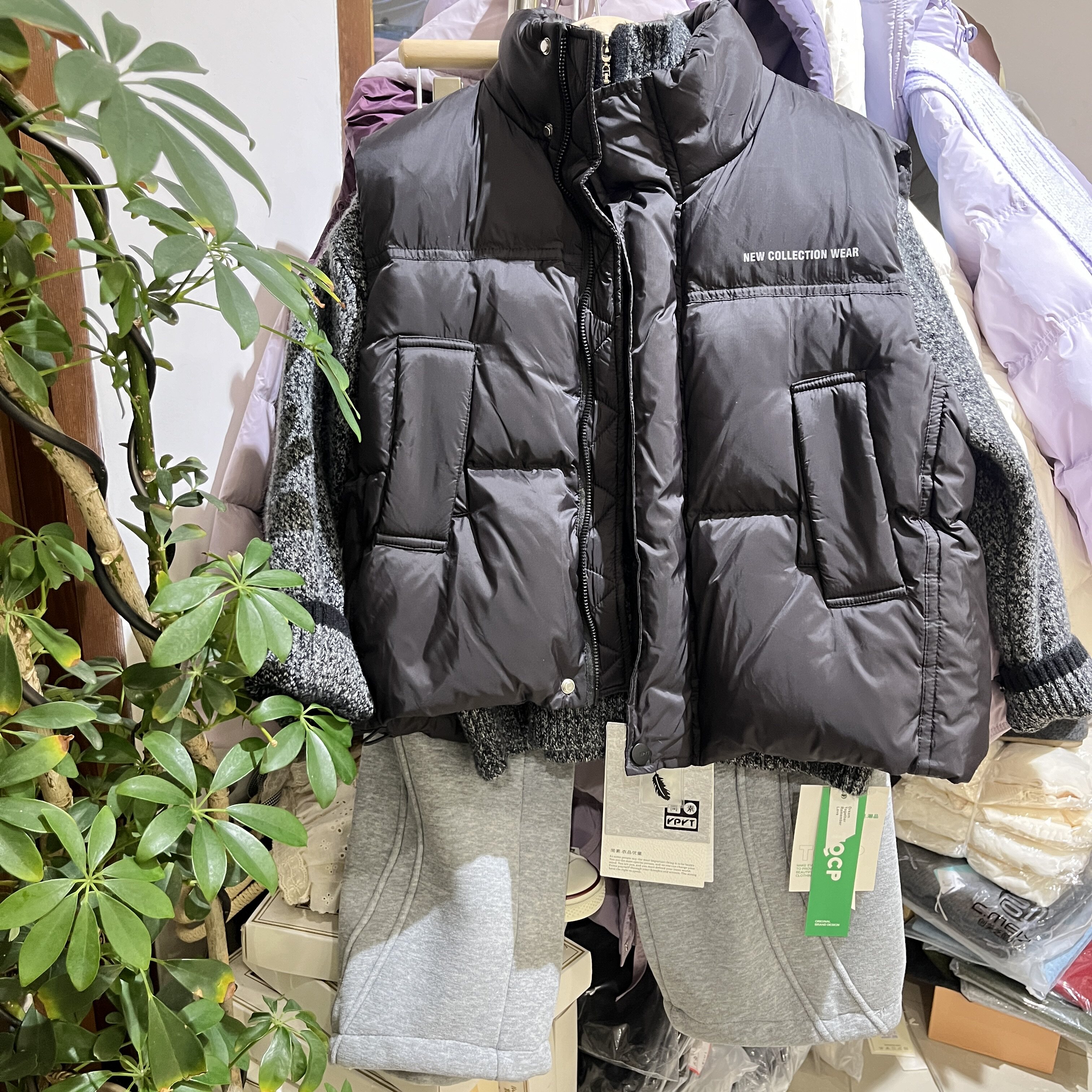 实体店冬装新款男童女童韩版黑色羽绒马甲中大童潮版保暖背心坎肩图片