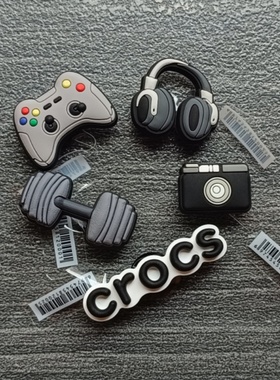 Crocs新款配饰鞋扣男生百搭运动鞋花耳机相机游戏机手柄 字牌标志