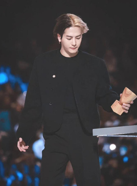 王嘉尔同款无领垫肩西装男小香风宽松工装夹克短款单排扣黑色西服