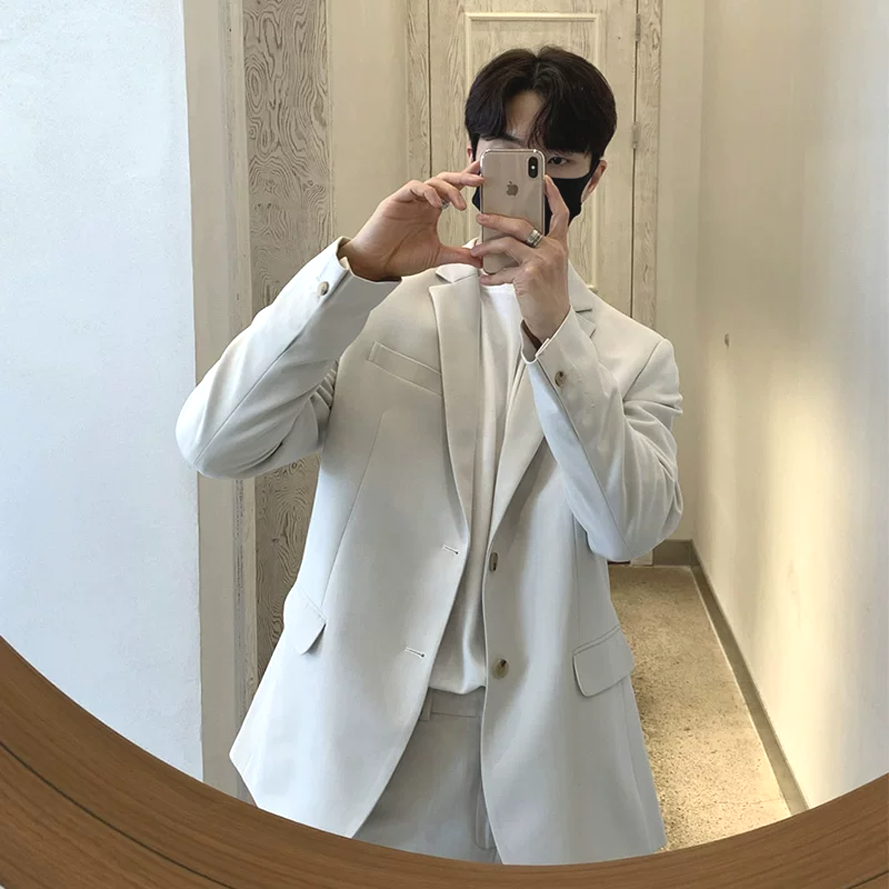 浅灰色垫肩西装高级感修身薄外套