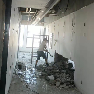 武汉拆除楼板砸墙敲墙拆家具拆地板瓷砖清运渣土拆回收旧门窗栏杆