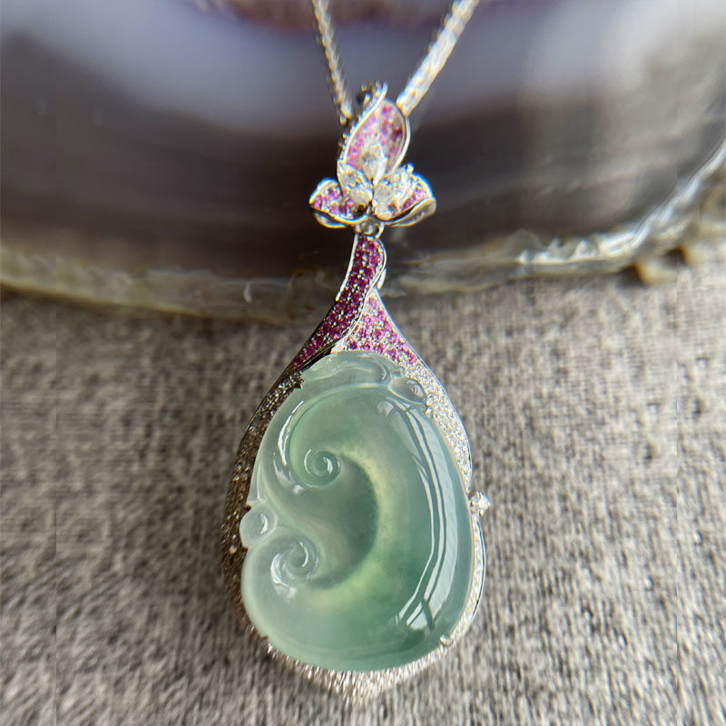 好翠缘 18k金镶玉冰种如意吊坠莲花设计款白金镶嵌玉如意坠子