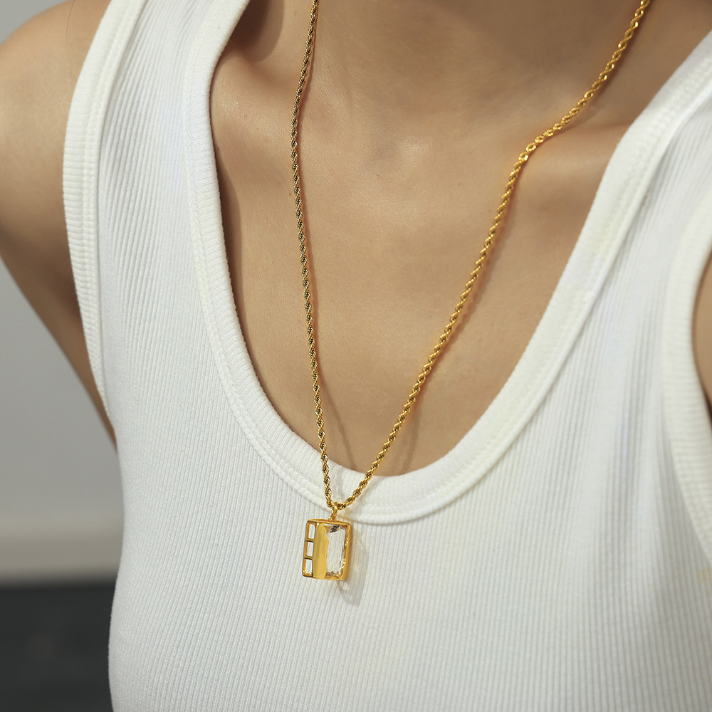 c欧美hic风简约个性麻花链造型钛钢项链镶嵌锆石铜材质方牌吊坠链