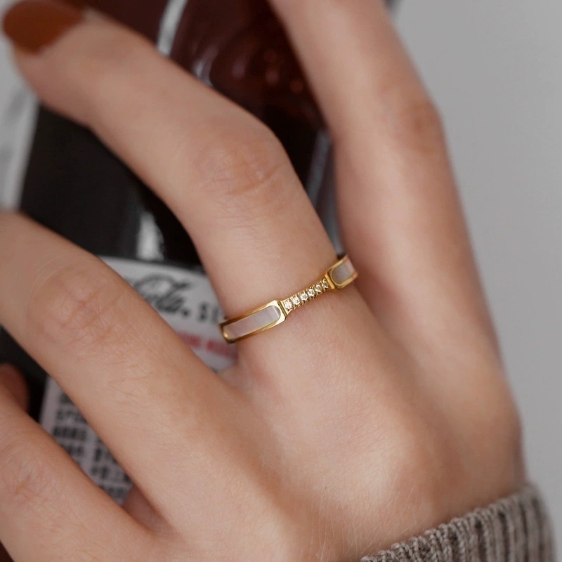 欧美贝壳镶钻钛钢戒指女小众设计高级感摩登个性食指戒指环不掉色