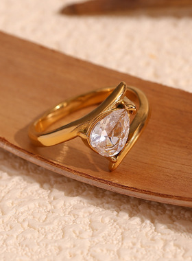 欧美潮流小众设计创意个性指环不锈钢镀18K金翼形白锆水滴戒指女