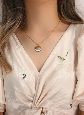 欧美ins个性流行项坠饰品女 不锈钢圆形彩色滴油贝壳镂空吊坠项链