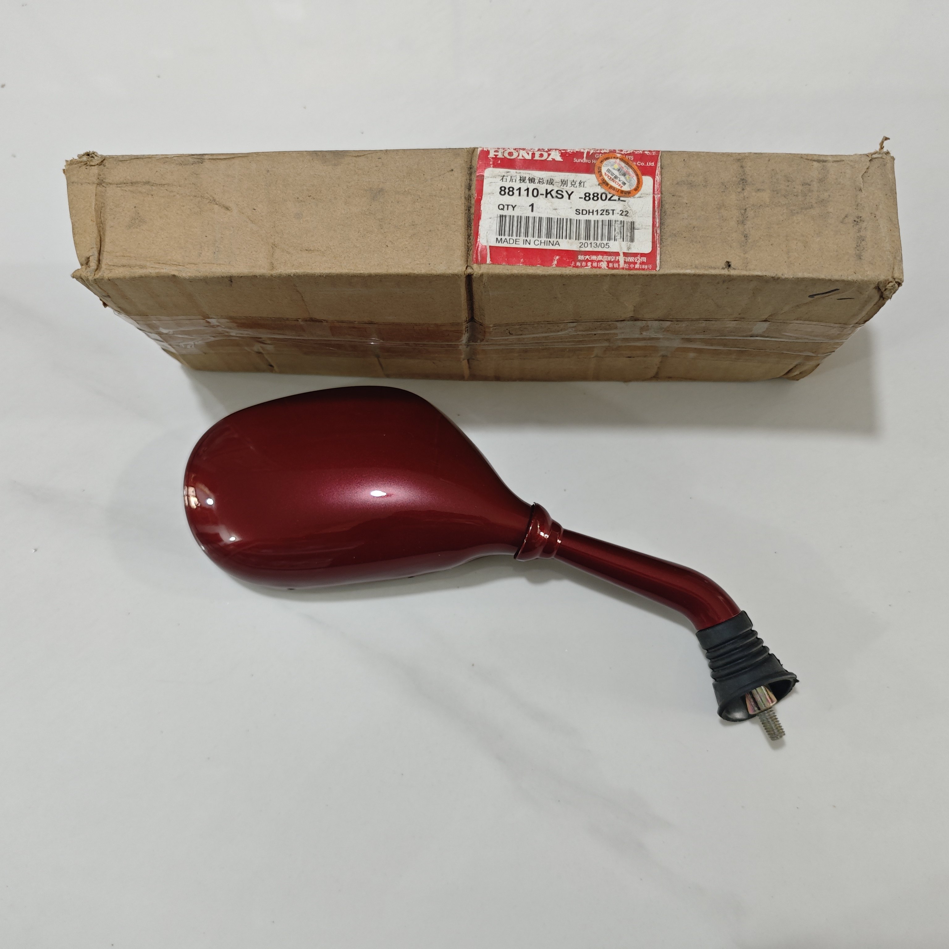 新大州本田别克红右侧后视镜