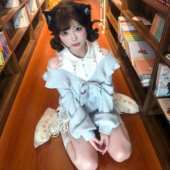 女短裤 上衣秋冬套装 晴空铃蓝露肩松弛感慵懒风套装 裙 小蚊同学