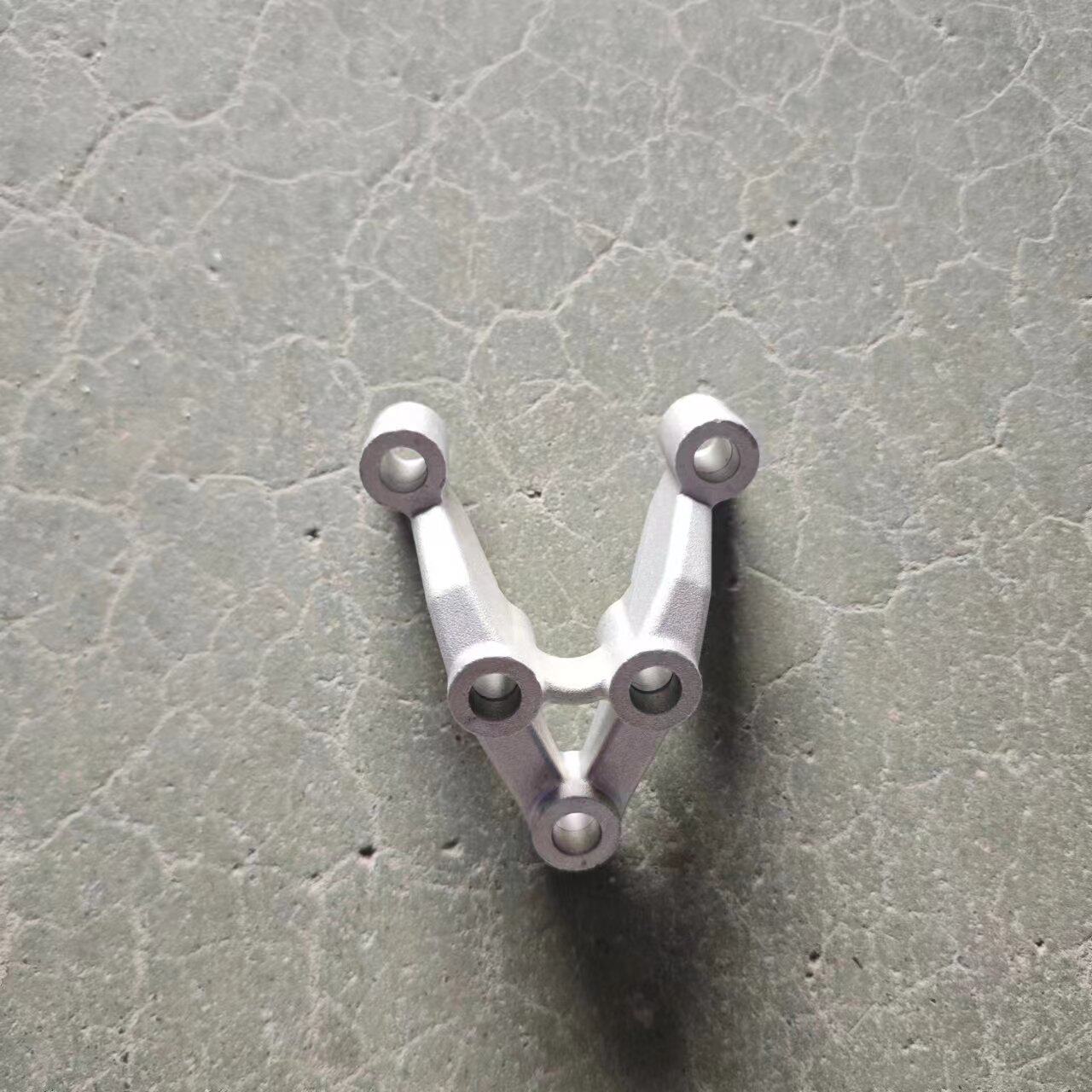 用于解放轻卡J6F离合器工作缸支架领途变速箱小分泵铝支架原厂件