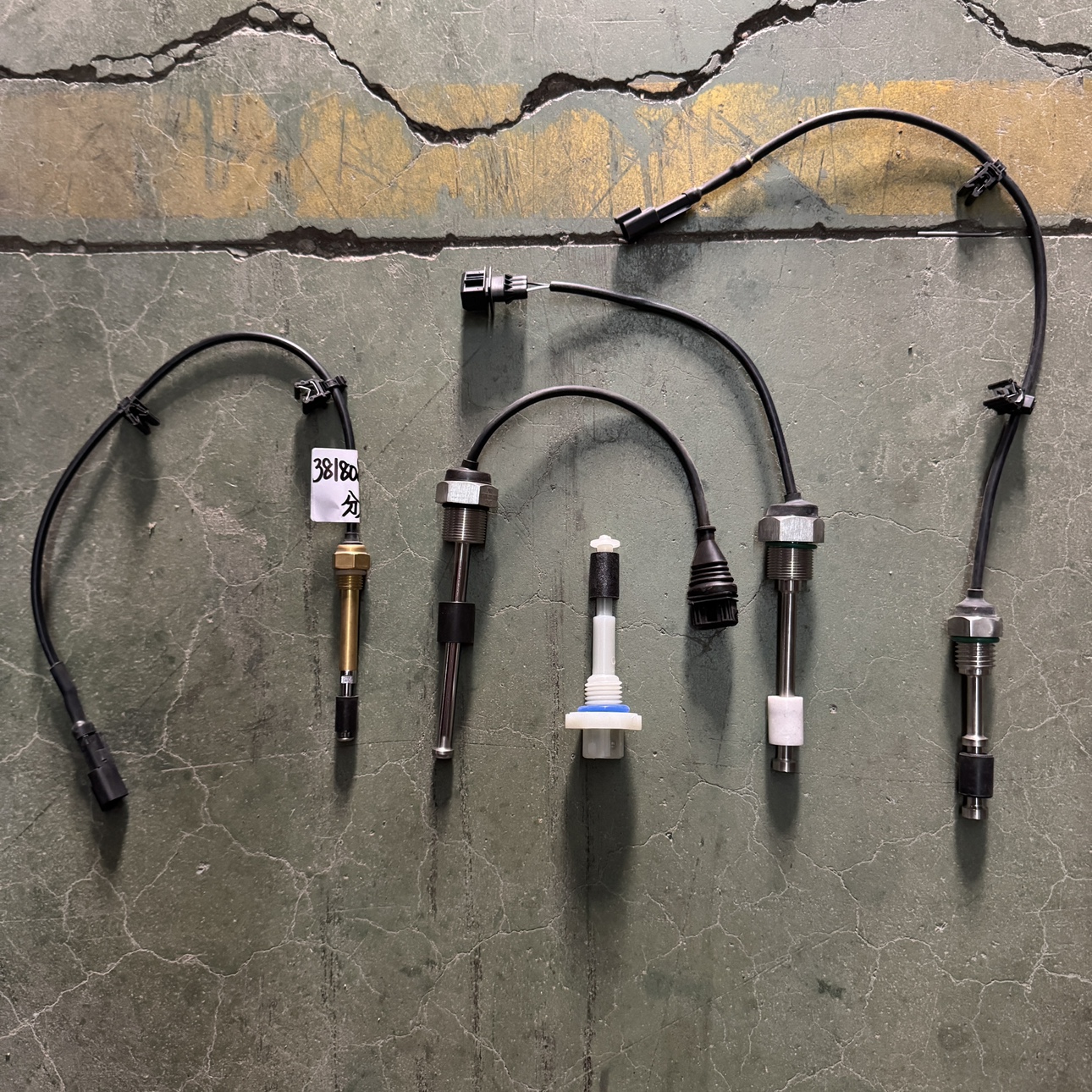 解放重卡JH6膨胀水箱传感器悍V20副水箱液位传感器水壶缺水传感器