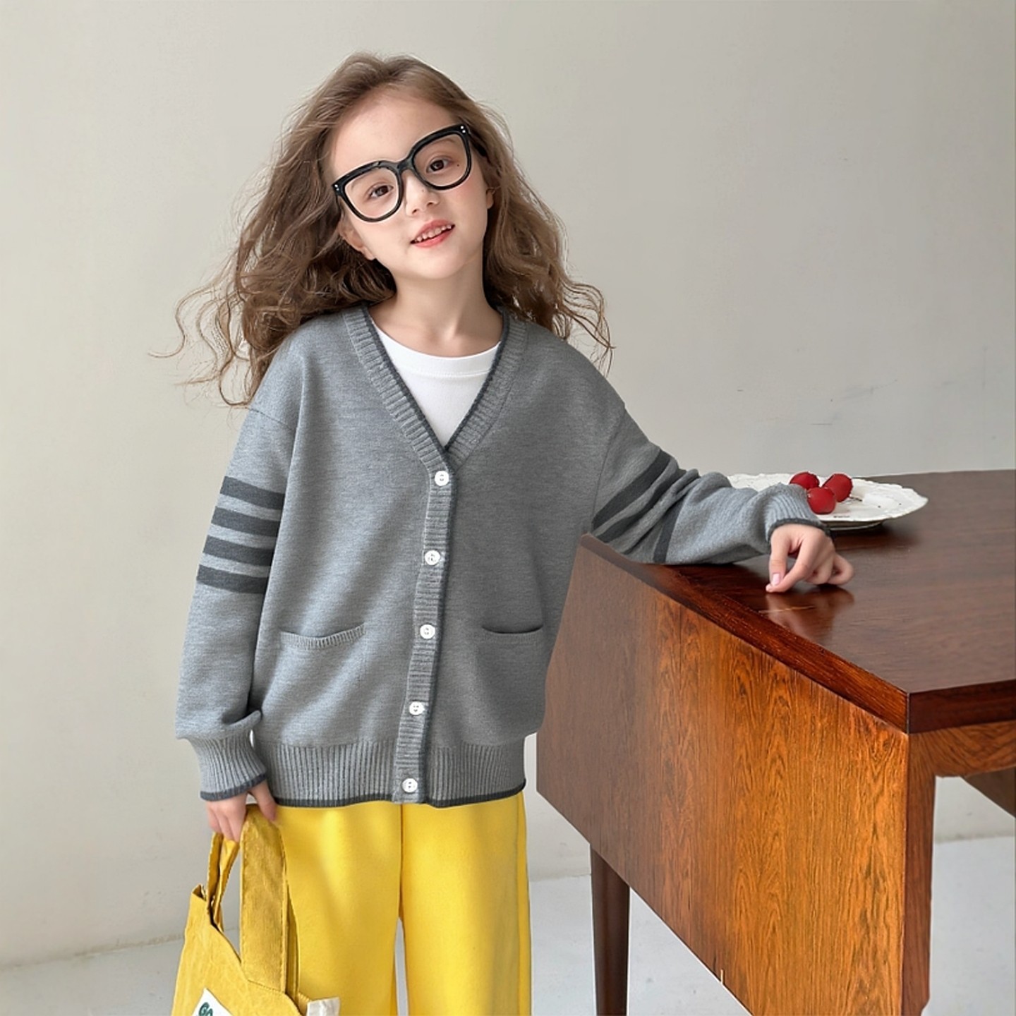 品牌外贸童装 2026春季新款儿童针织衫女童宝宝外套棉混纺V领毛衣