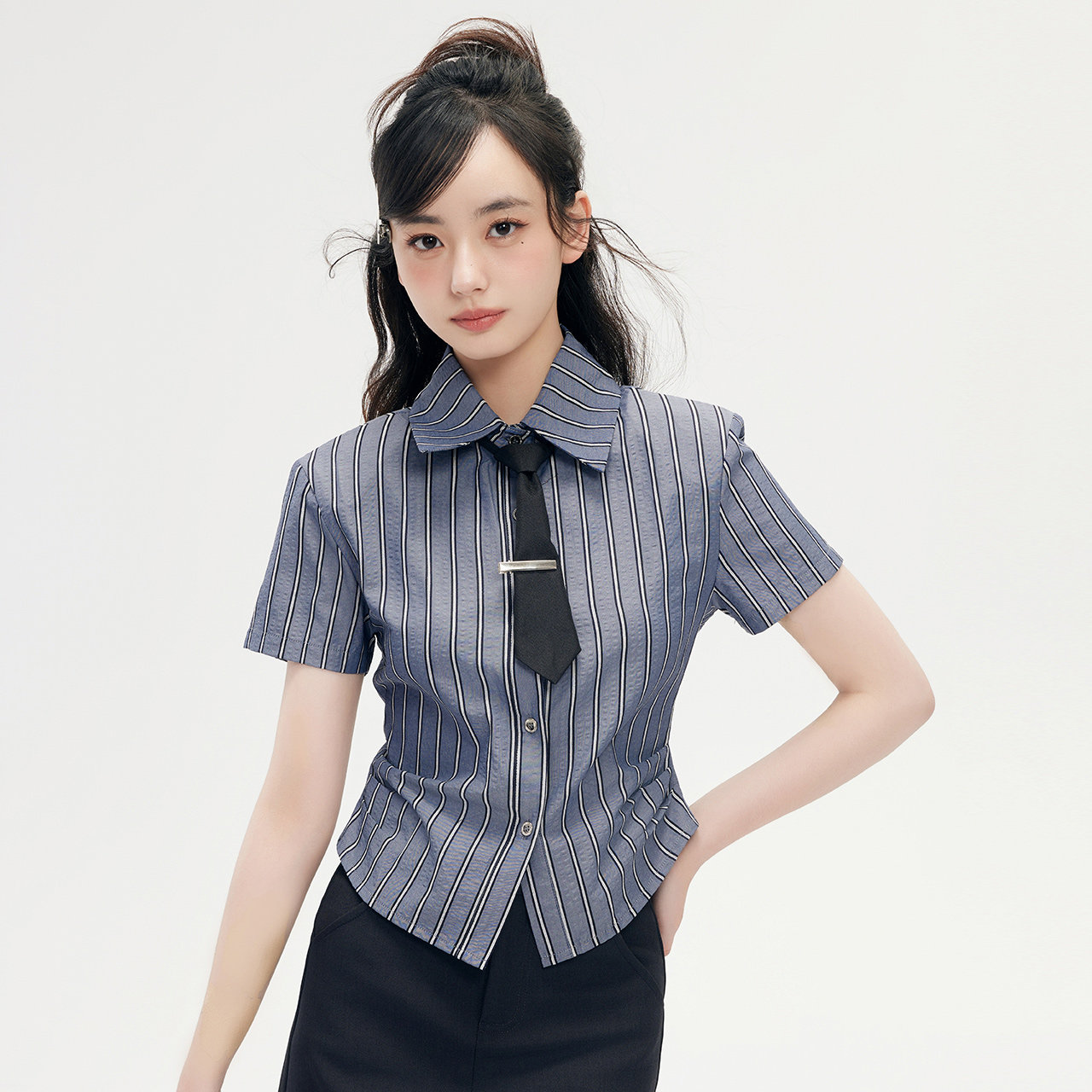 尔给修身百搭短袖短款条纹衬衫图片