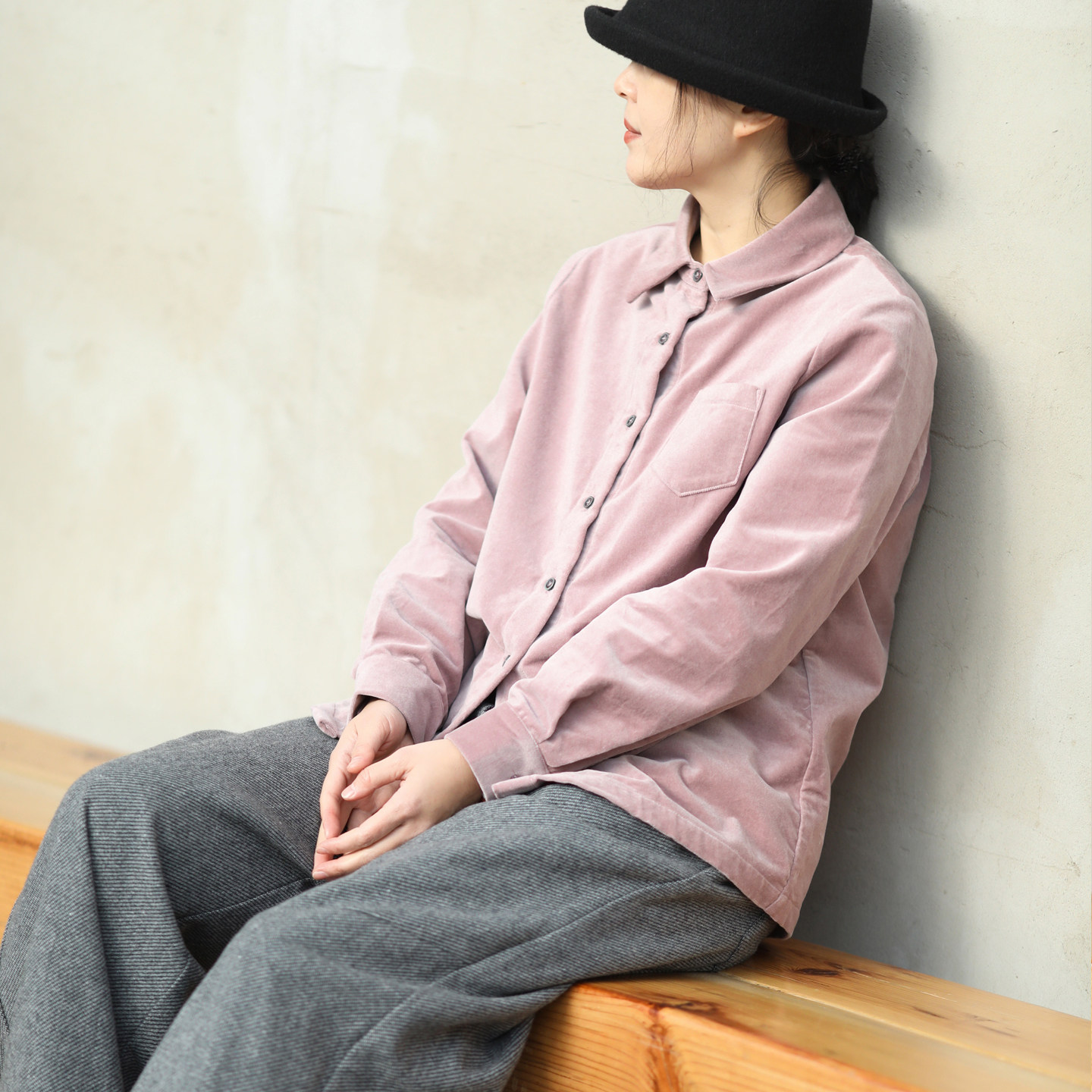 游设计原创设计雾粉色棉丝绒翻领衬衫 暮樱