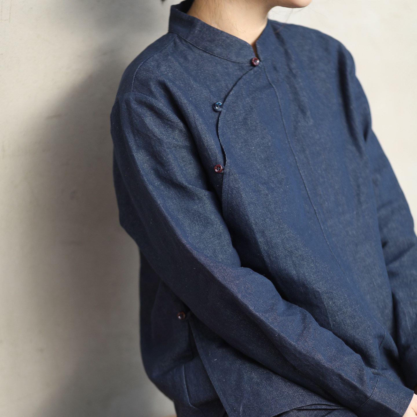 游设计原创新中式汉麻牛仔拼接立领大圆襟上衣 靛言