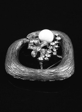 复古银灰色合金树枝花朵仿珍珠宫廷华美胸针胸花别针女时尚首饰品