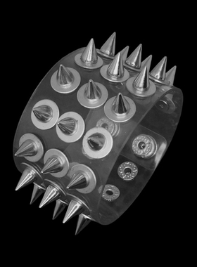 银色尖铆钉圆形垫片透明朋克手链