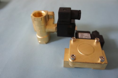 0927、0955系列二位二通电磁阀是现代工业管道中的开关元件， 利用电磁力的作用来实现阀的开关动作。介质使用须经过滤后方可使用。