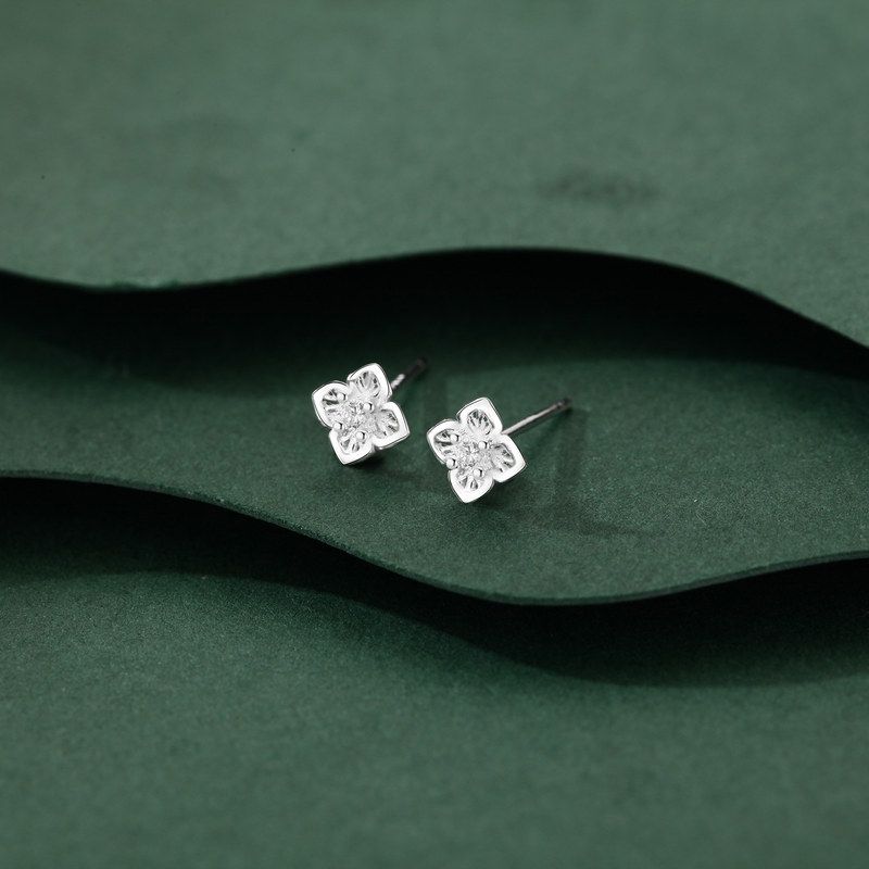 S999纯银足银镂空花朵森系耳钉女新款潮耳骨钉养耳洞小巧耳饰品