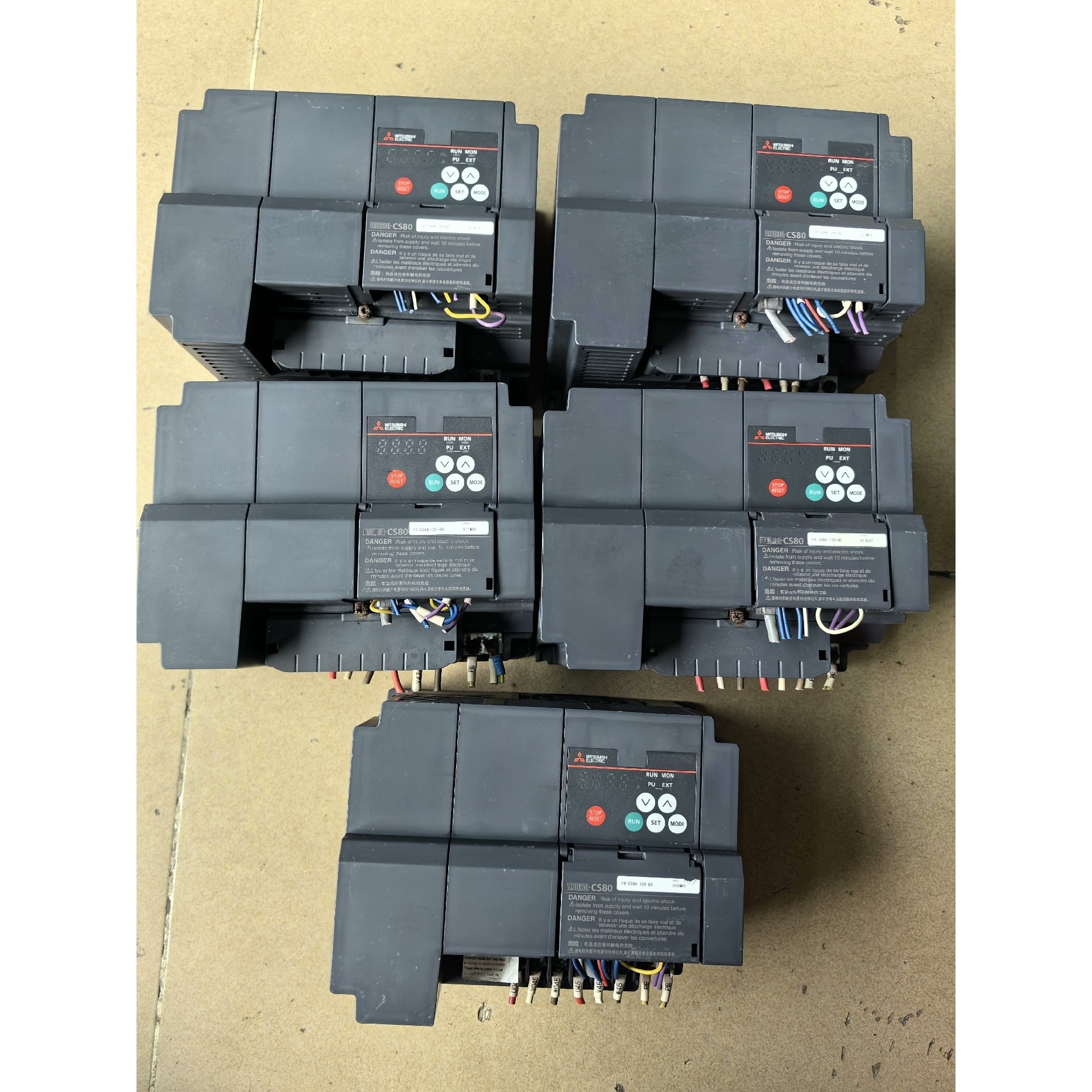 变频器FR-CS84–120-60功率185A5