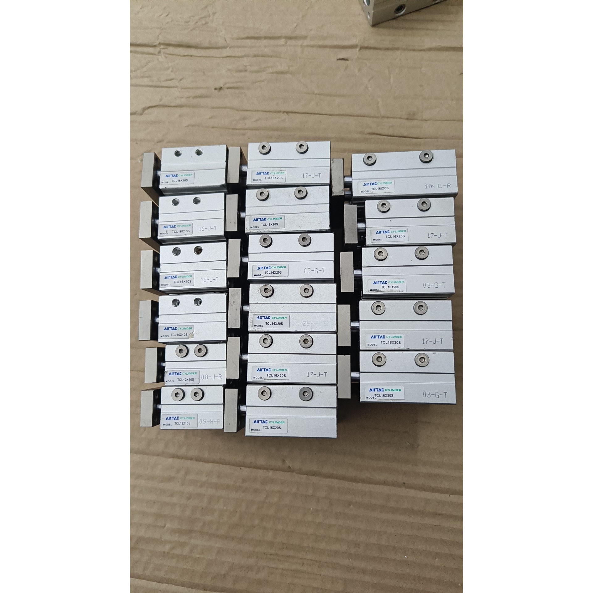 台湾亚德客品牌三杆气缸TCL12X10STCL16X10S