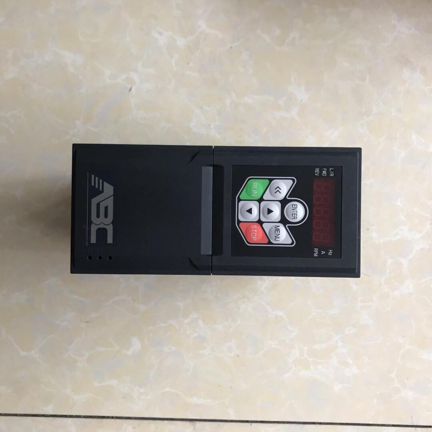 溢价&mdash;AD800-2S1D5-PU00CU00变频器九新左