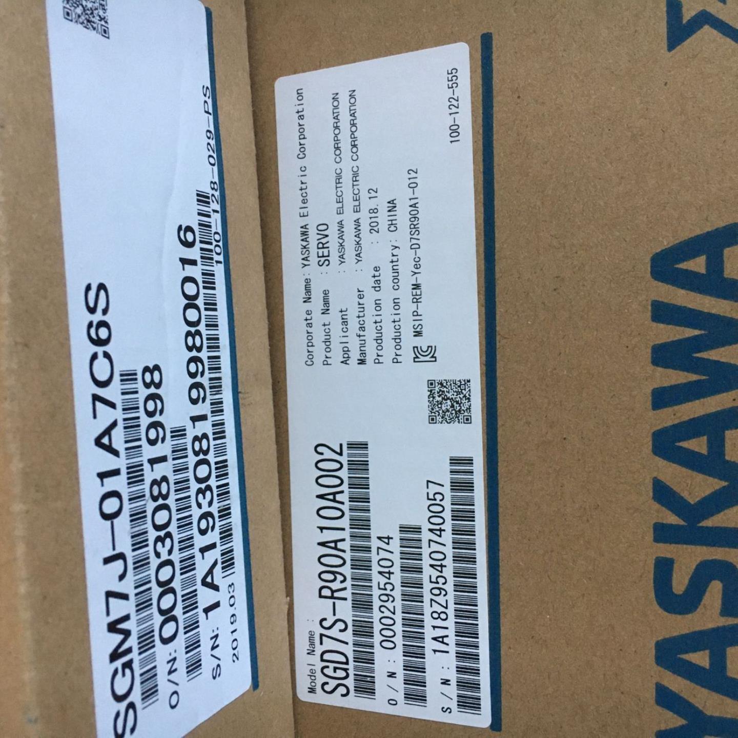 安川100W原装伺服电机驱动器  SGM7J-01A7C6S SGD7S-R90A10A002