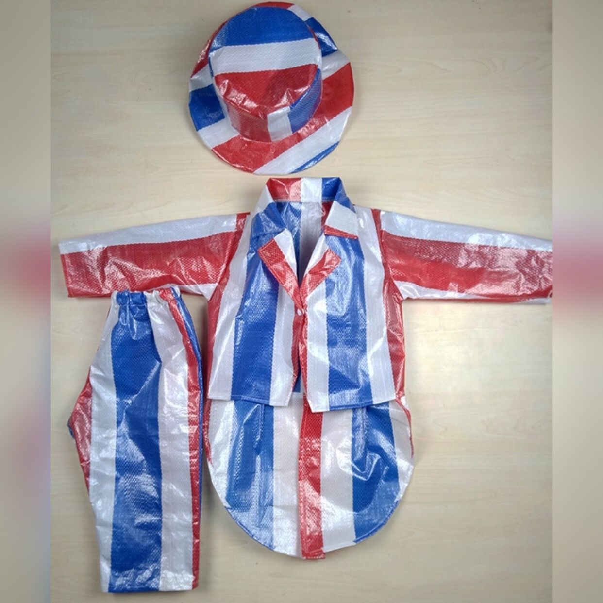 通用走秀手工环保演出服