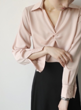 XINER哑光缎面衬衫女设计感小众垂感抗皱v领衬衣轻熟风小个子上衣