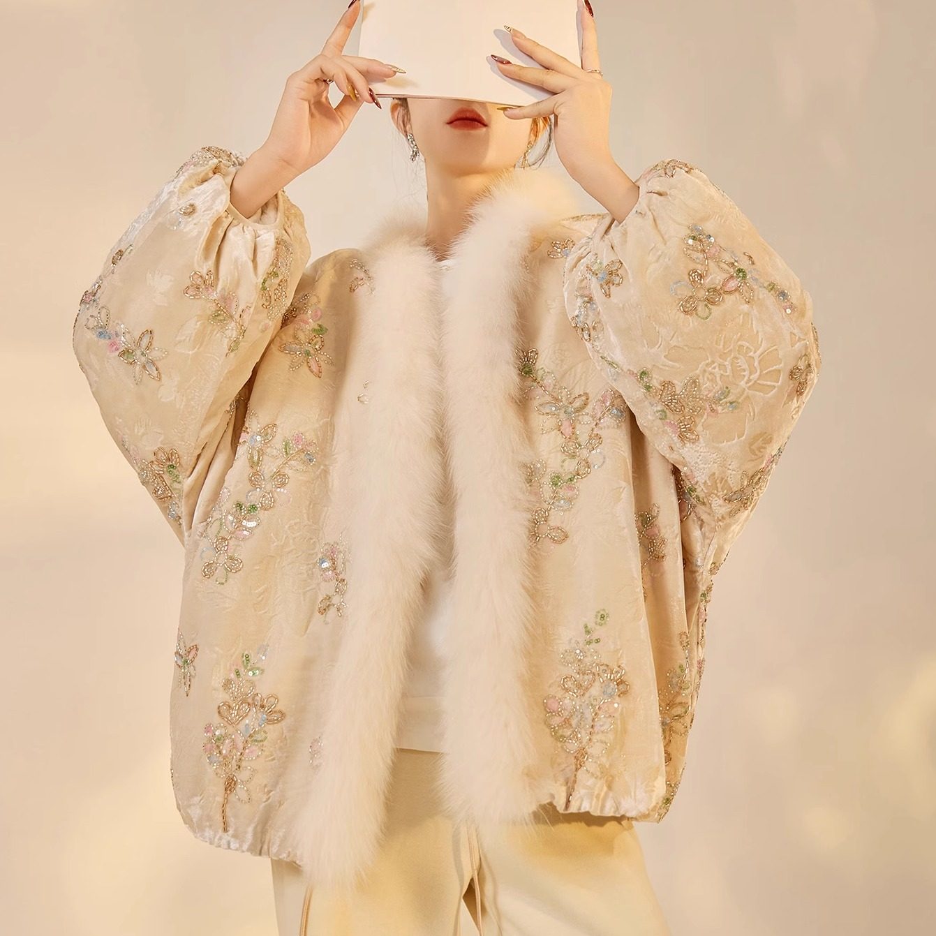 新中式重工刺绣羽绒服国风高级感