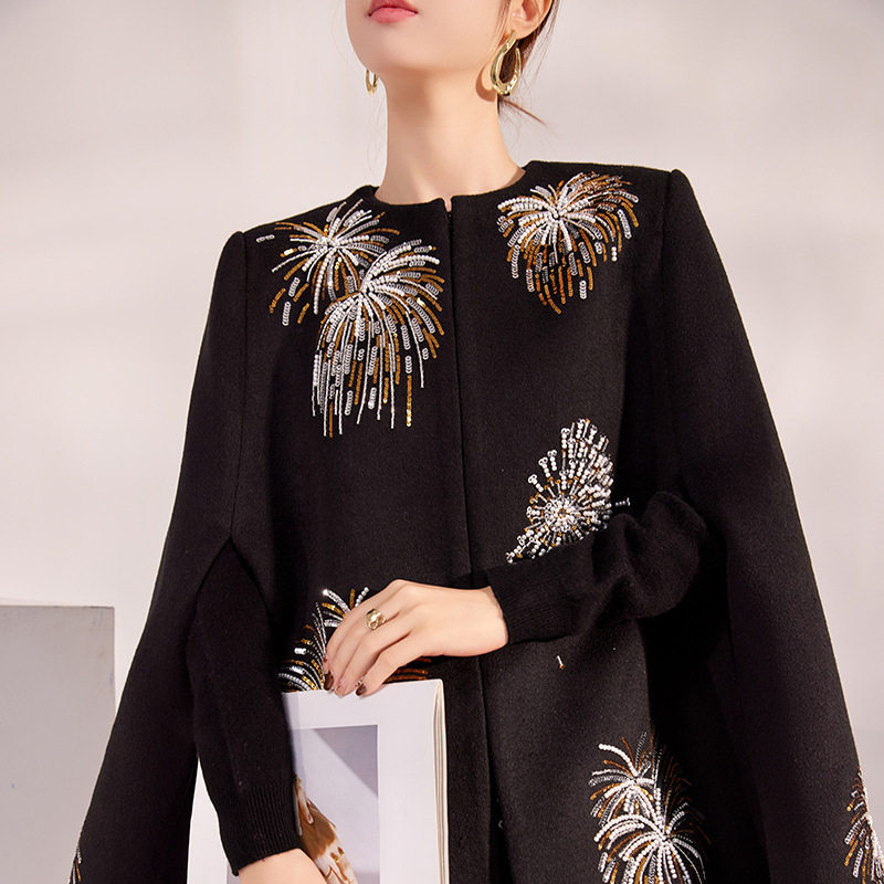 高定复古刺绣宽松外套斗篷