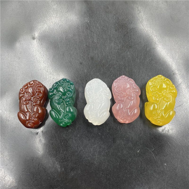 天然正品红玛瑙貔貅吊坠 白玉髓立体双孔貔貅 绿色粉色手链玉貔貅