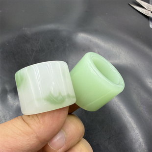 四海玉器 新款外蒙料鸭蛋绿仿玉扳指 男款白底青飘花指环